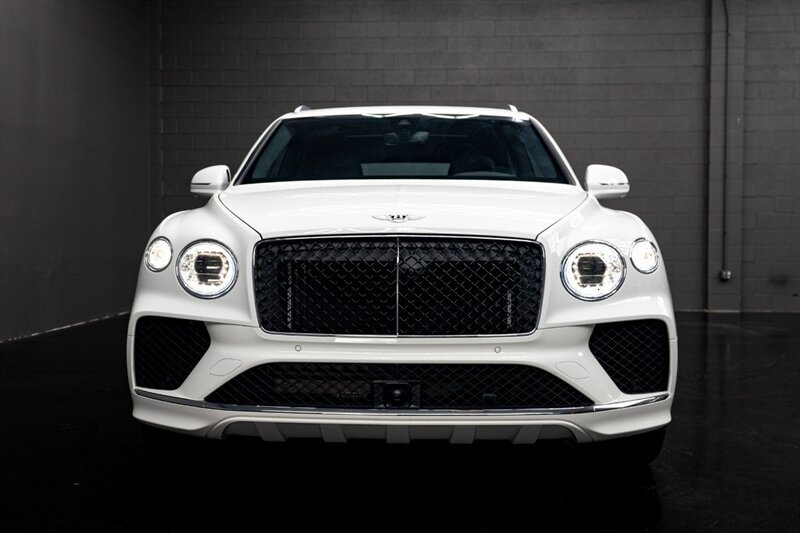 Used 2024 Bentley Bentayga AWD/4WD image 2