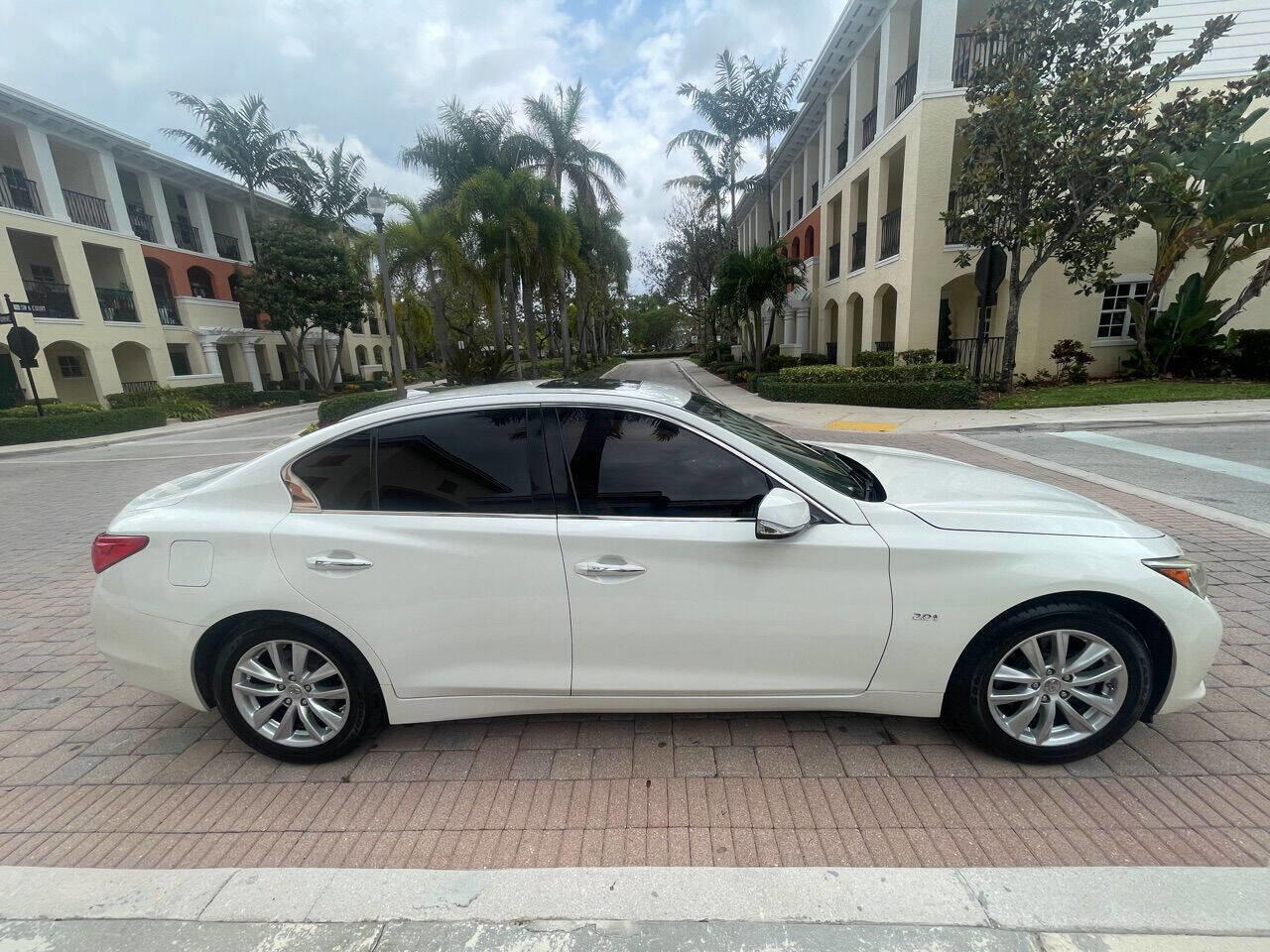 Used 2016 INFINITI Q50 Premium image 14