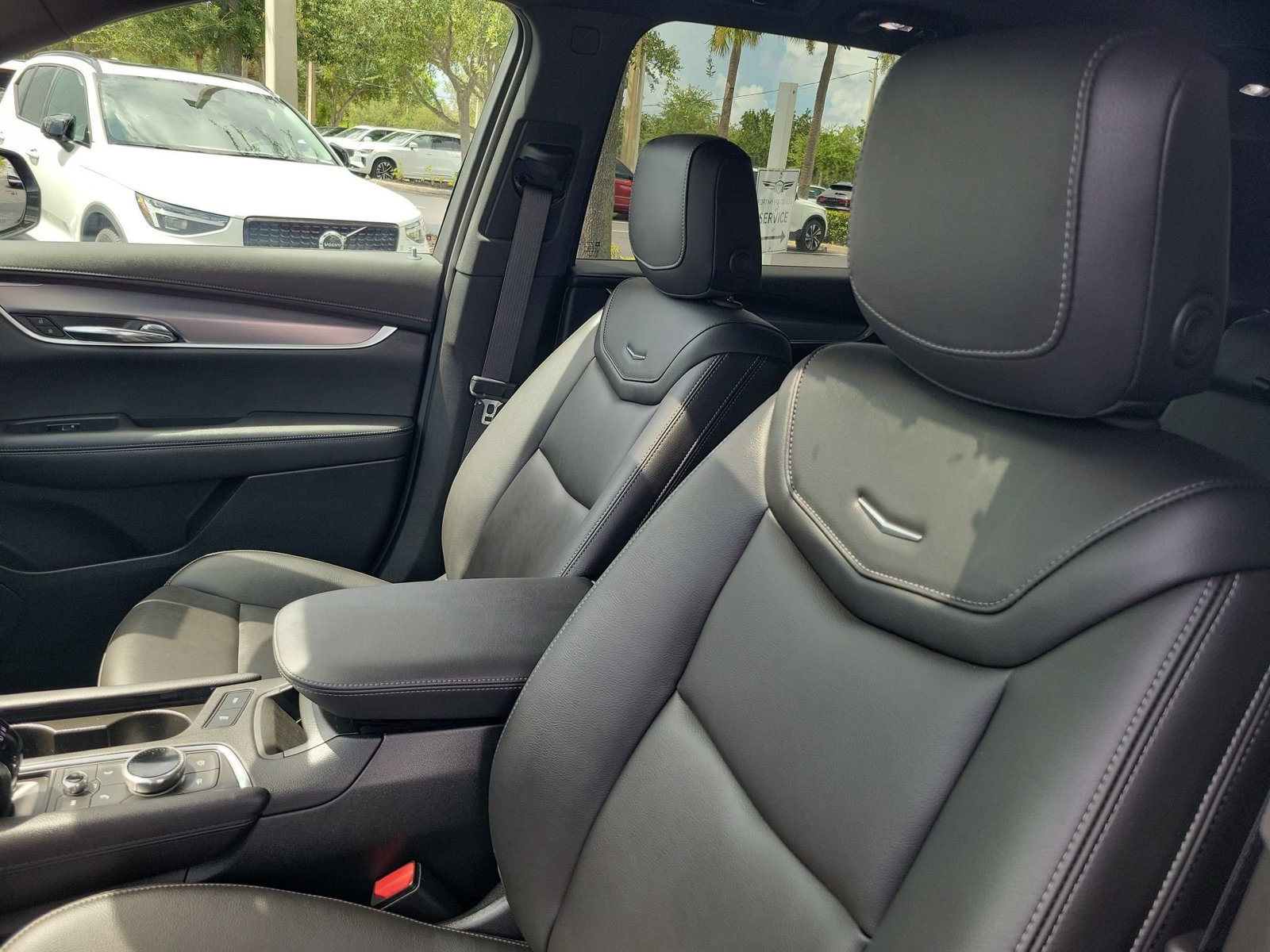 Used 2025 Cadillac XT6 Luxury FWD image 18