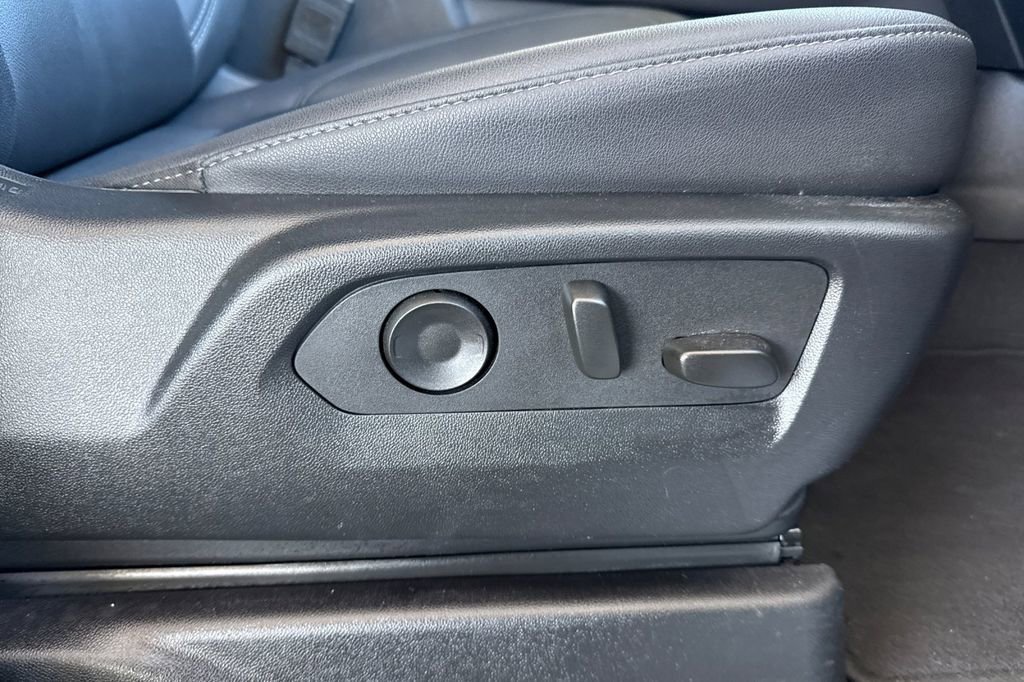 Used 2025 Chevrolet Suburban LT image 29