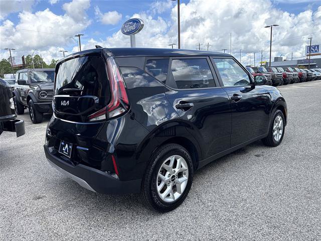 Used 2024 Kia Soul LX w/ LX Technology Package FWD image 3