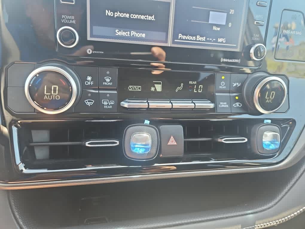 Used 2021 Toyota Highlander L FWD image 18