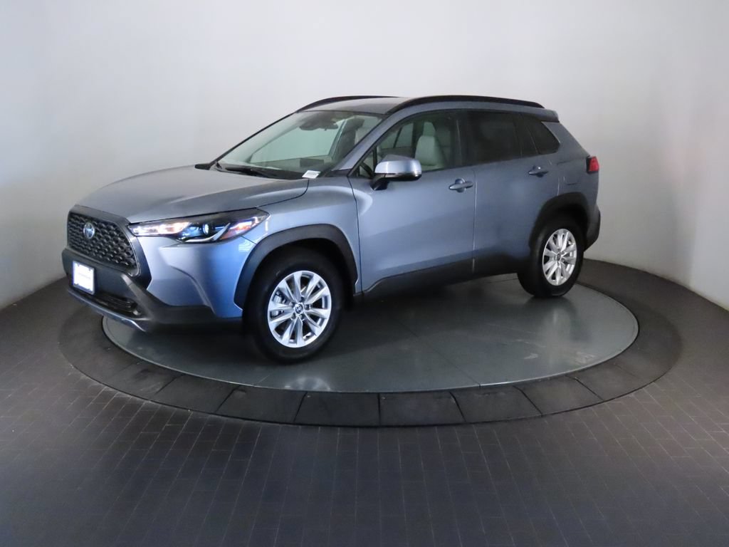Used 2022 Toyota Corolla Cross LE AWD/4WD image 1