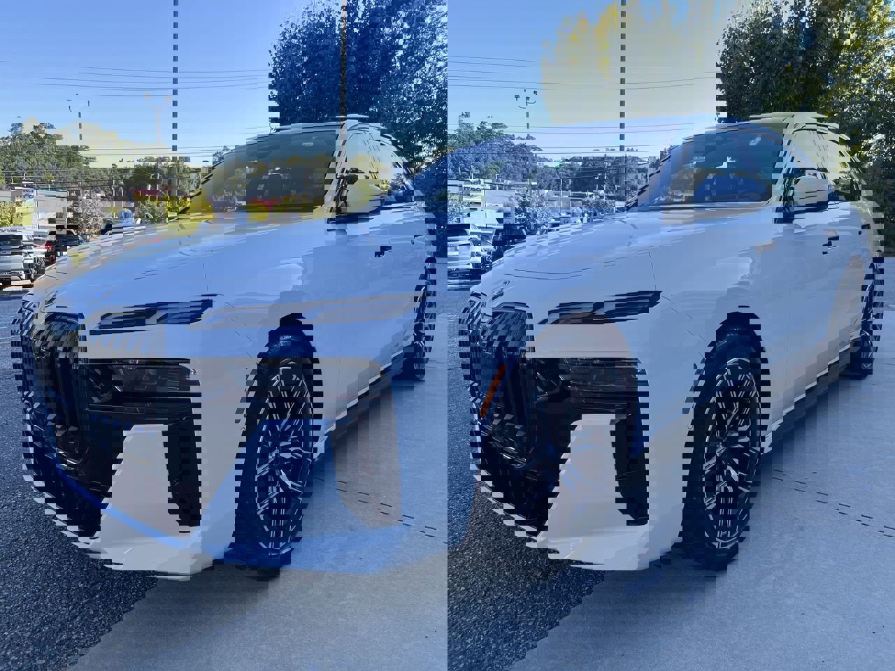 Used 2025 BMW i7 eDrive50 w/ M Sport Package image 4