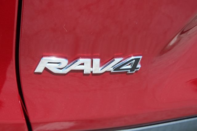 Used 2022 Toyota RAV4 XLE FWD image 10