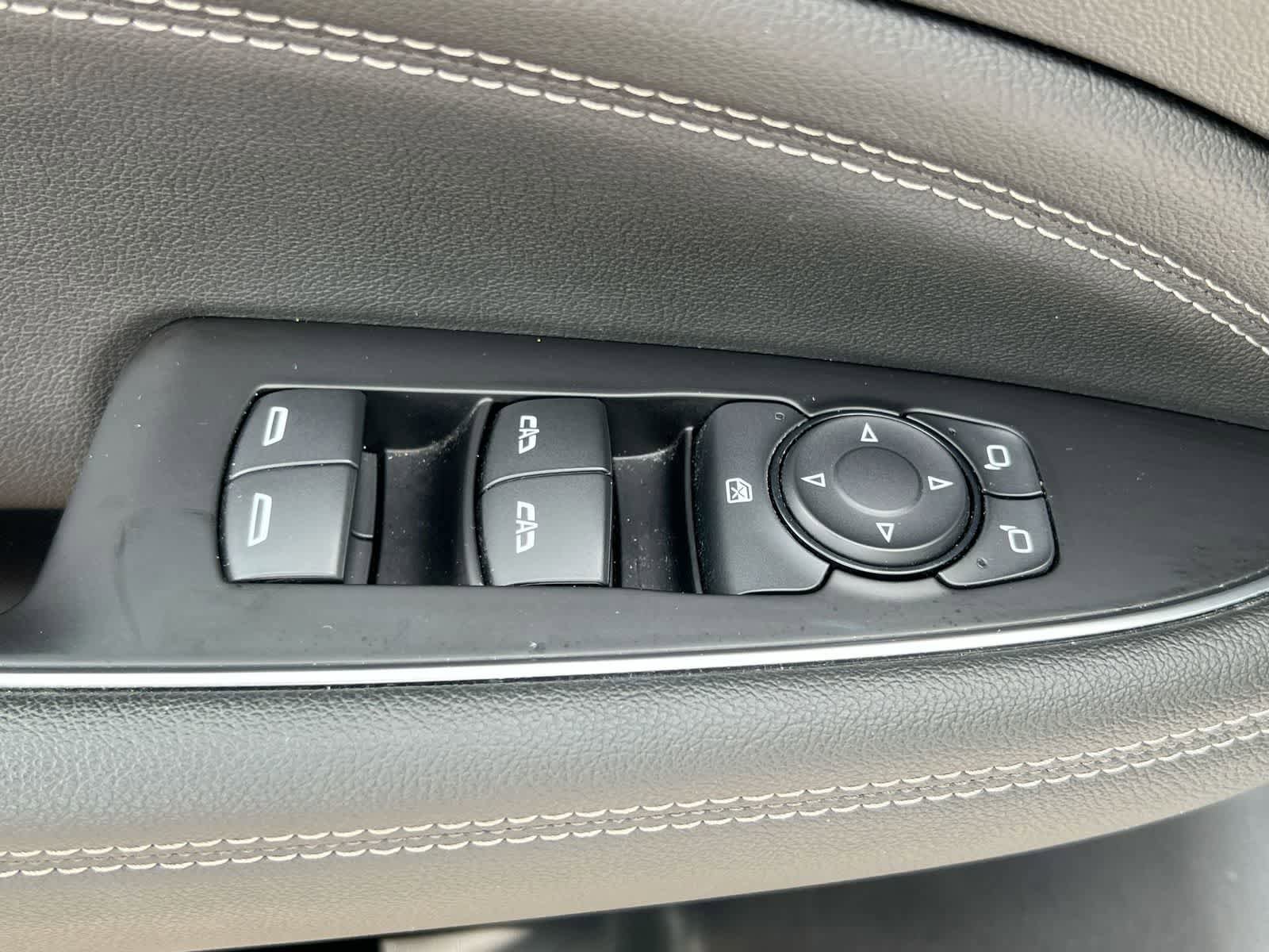 Used 2018 Buick Regal Essence w/ Driver Confidence Package #1 AWD/4WD image 17