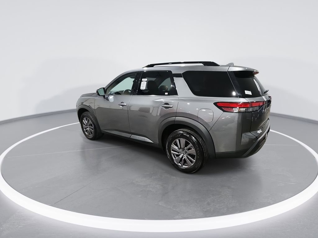 Used 2025 Nissan Pathfinder SV image 6