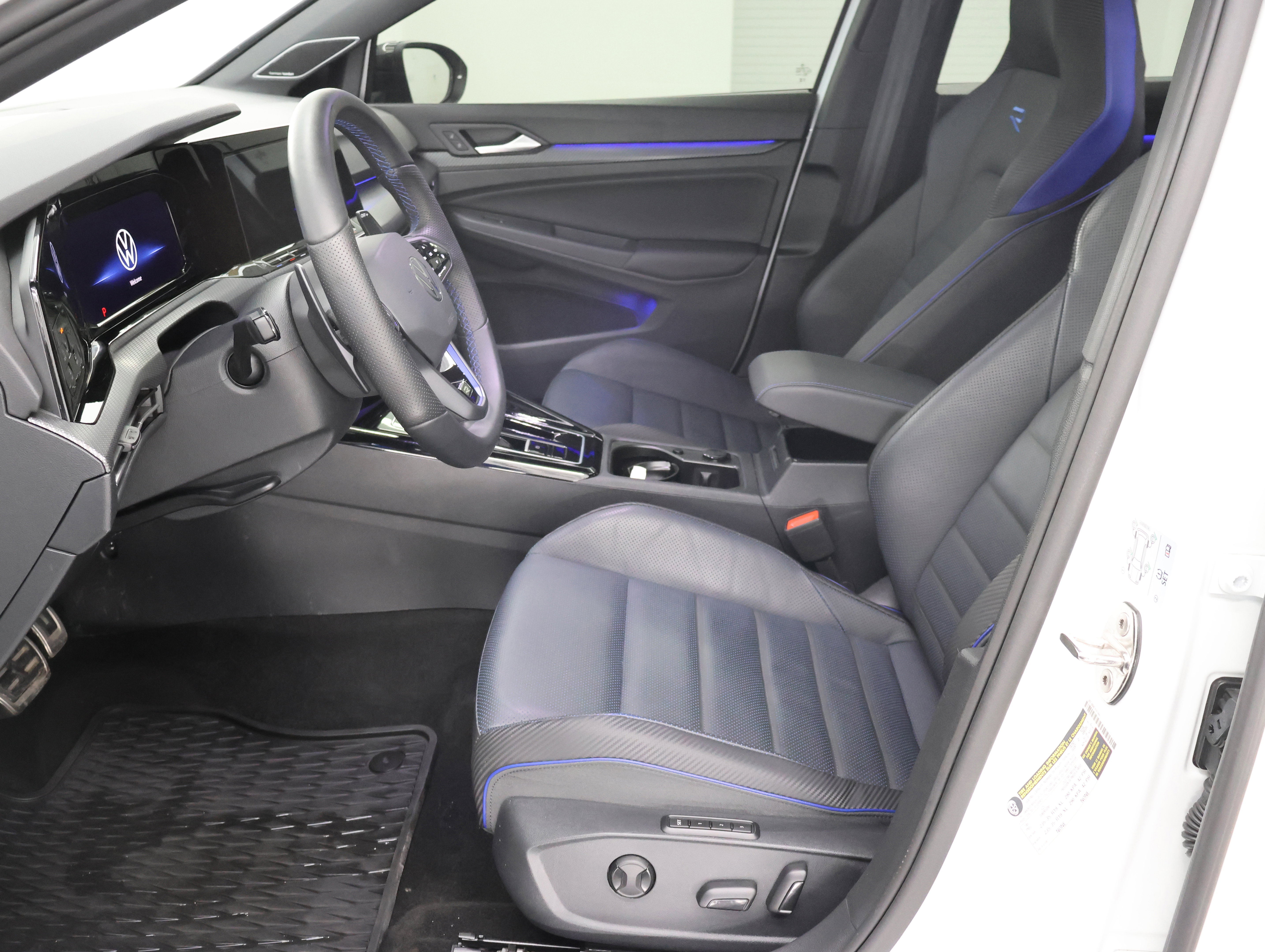 Used 2024 Volkswagen Golf R image 8