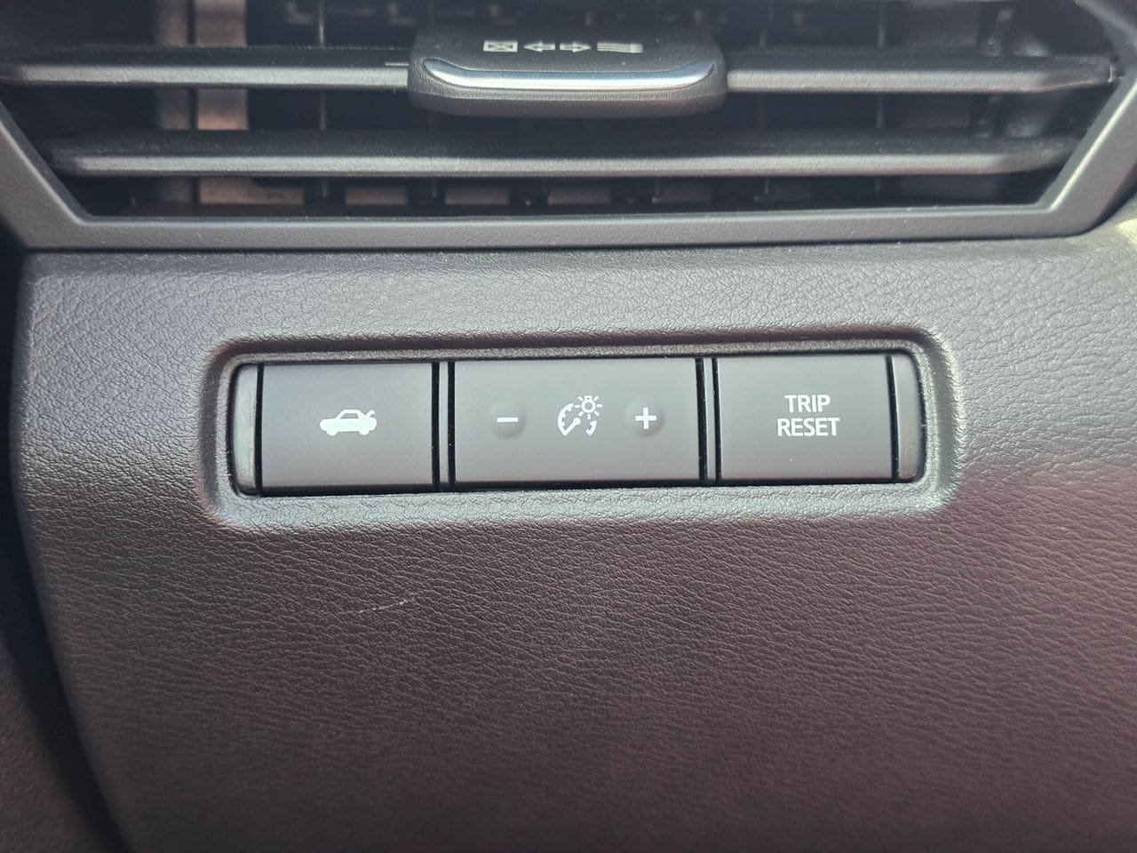 Used 2025 Nissan Altima 2.5 SR FWD image 24