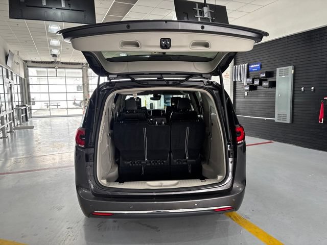 Used 2023 Chrysler Pacifica Touring-L w/ Uconnect Theater Family Group AWD/4WD image 47