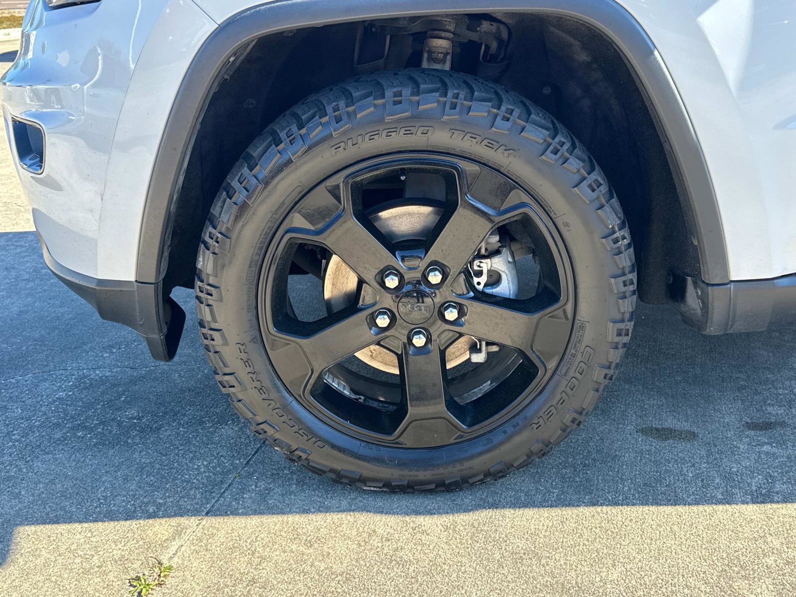 Used 2019 Jeep Grand Cherokee Laredo image 10