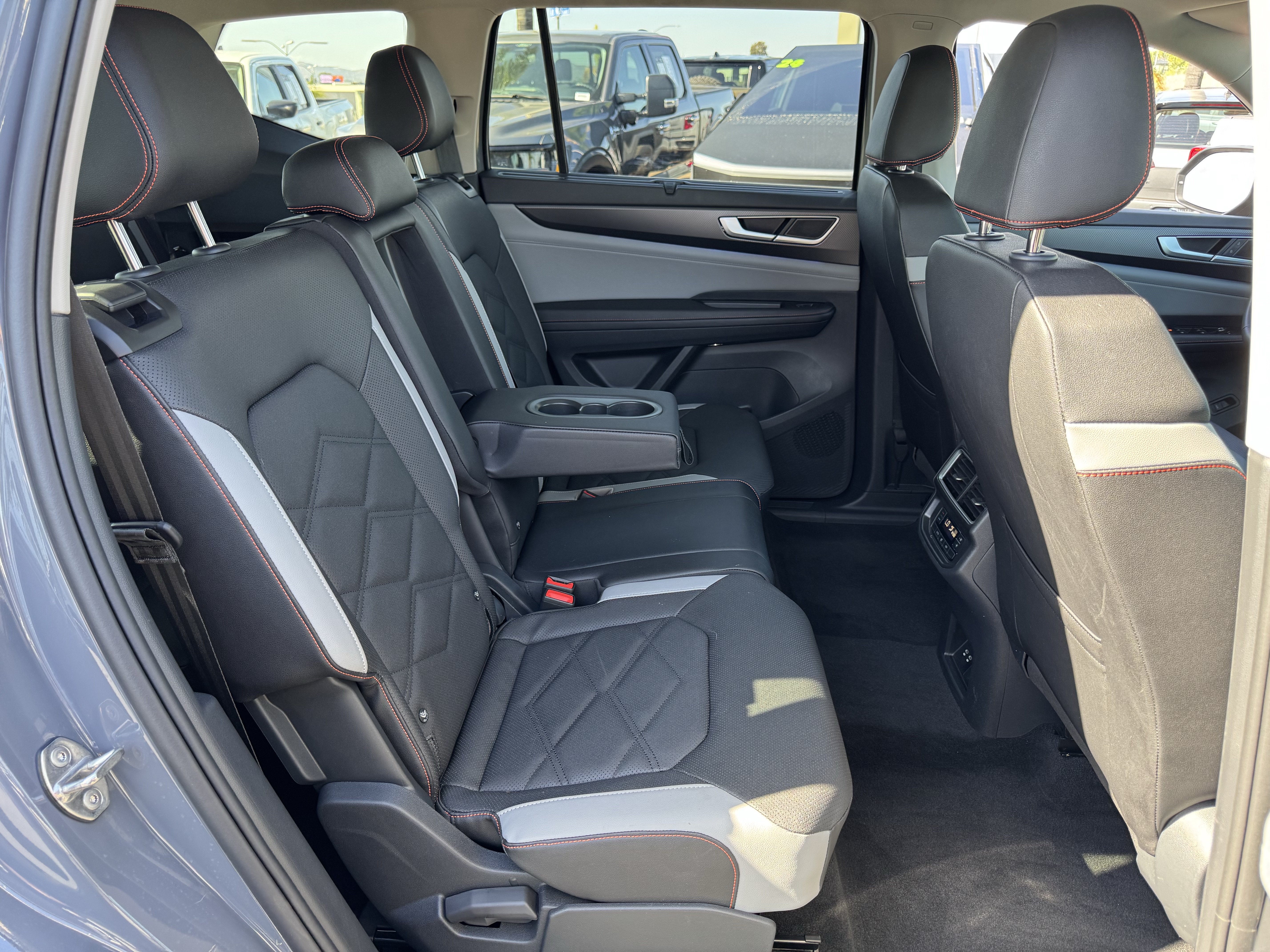 Used 2026 Volkswagen Atlas Peak Edition AWD/4WD image 36