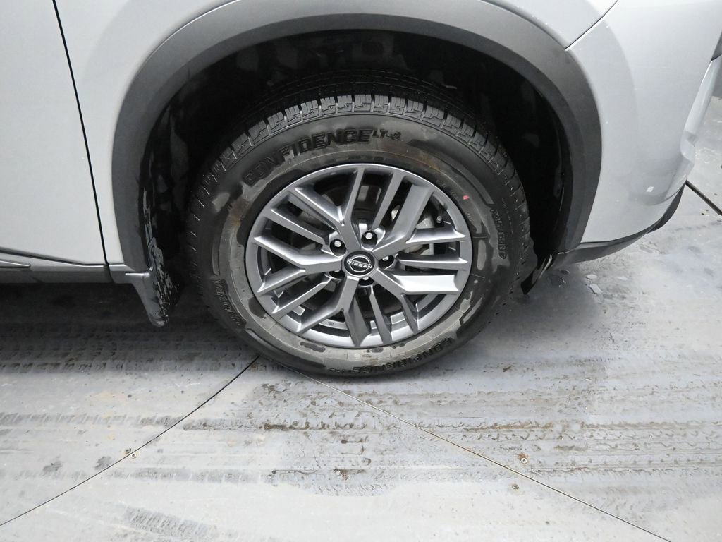 Used 2024 Nissan Rogue S image 17