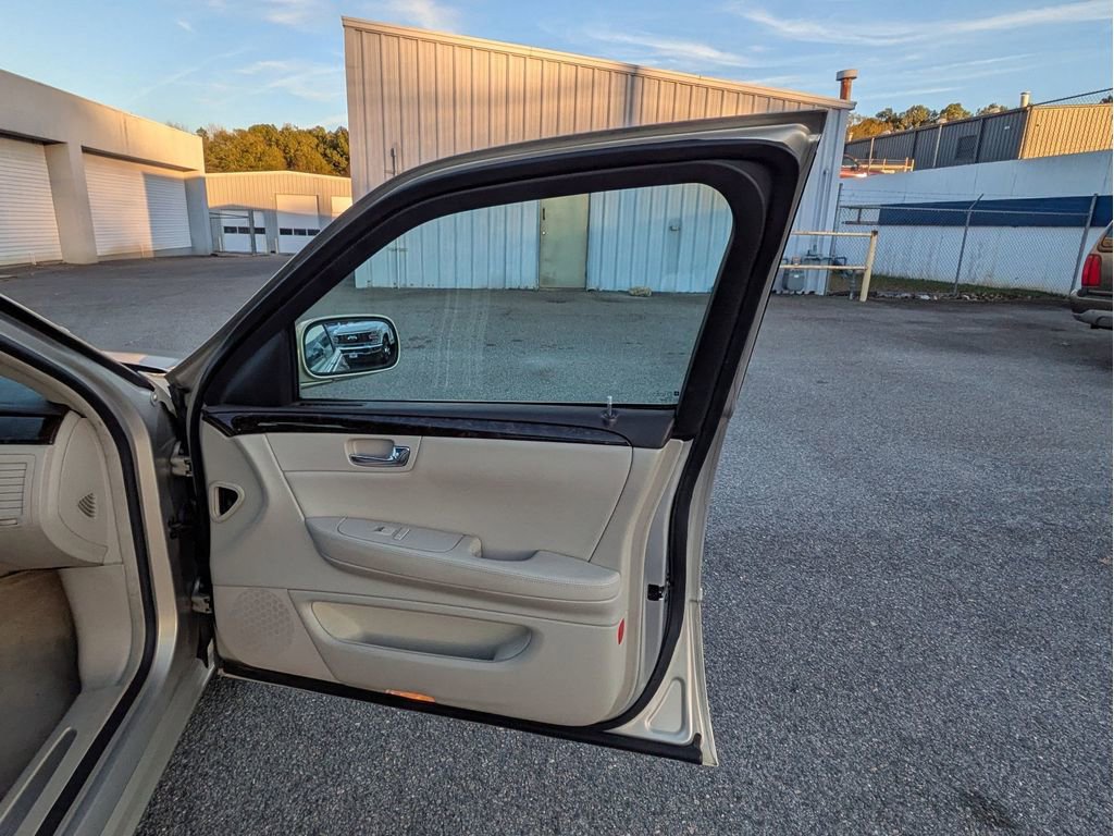 Used 2008 Cadillac DTS w/1SA image 23