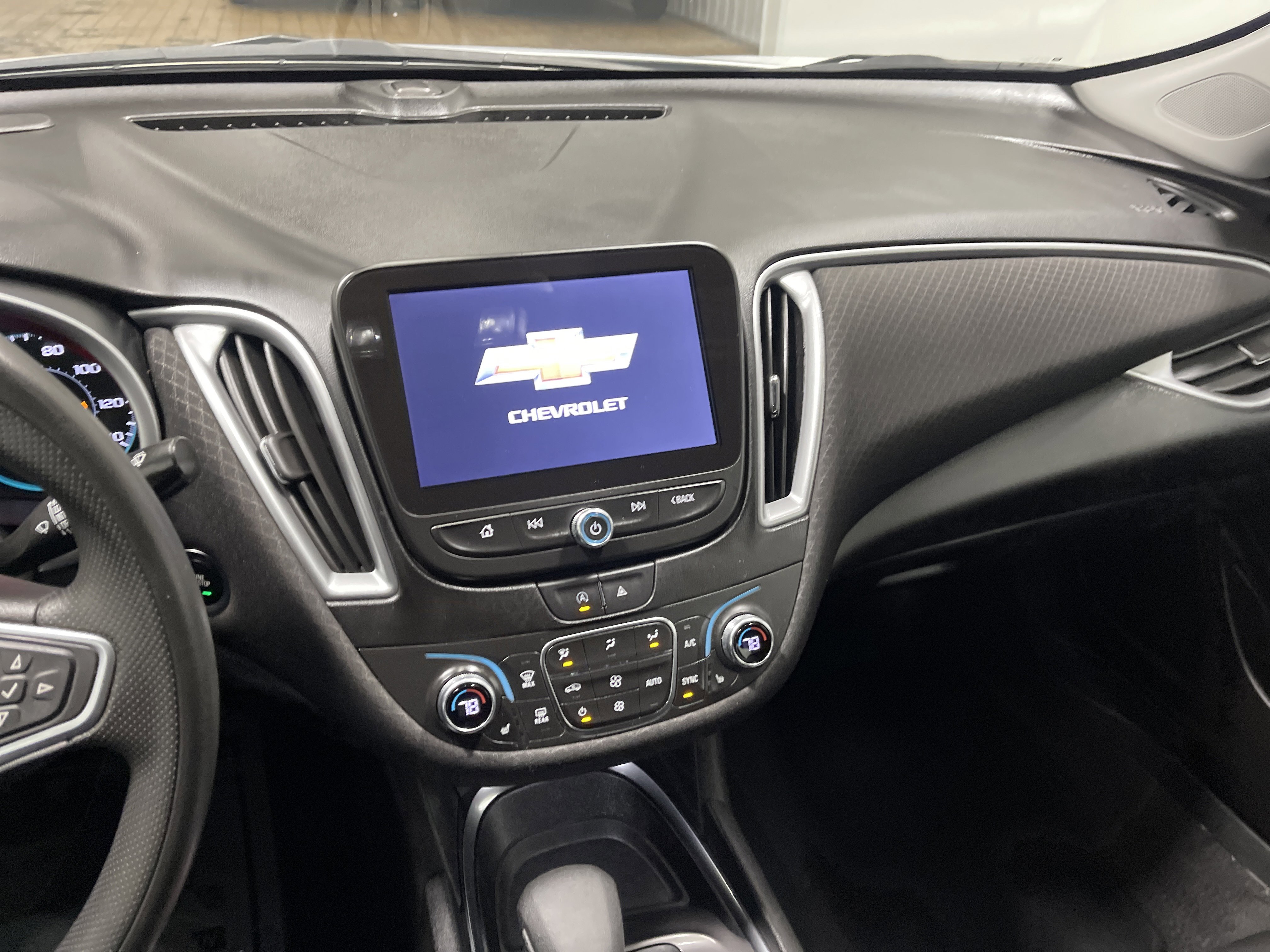 Used 2023 Chevrolet Malibu LT image 29