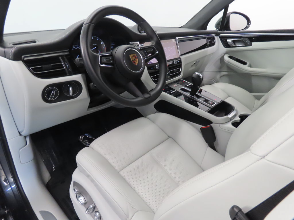 Certified 2023 Porsche Macan S AWD/4WD image 4
