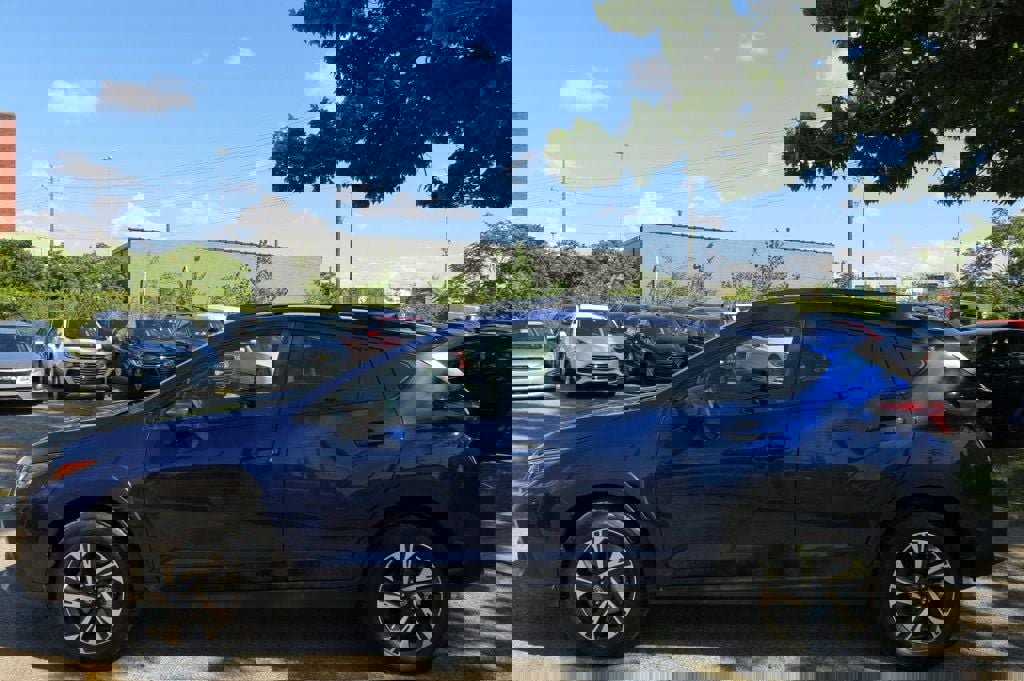 Used 2025 Subaru Crosstrek 2.0i Premium image 5