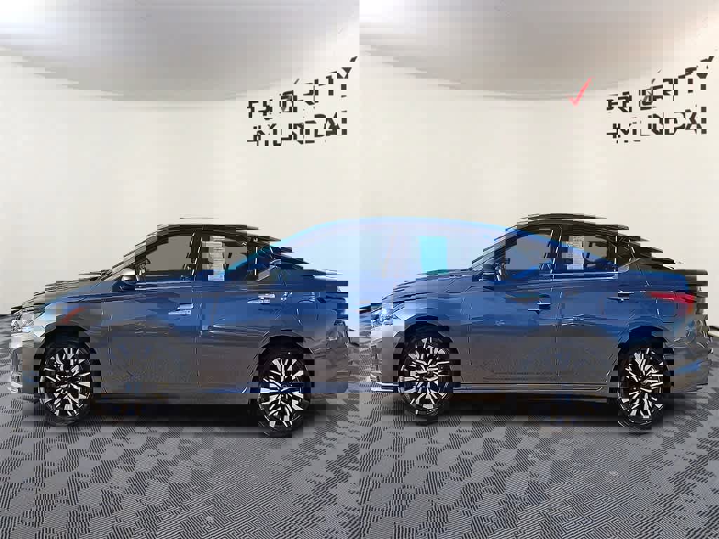 Used 2024 Nissan Altima 2.5 SV image 7