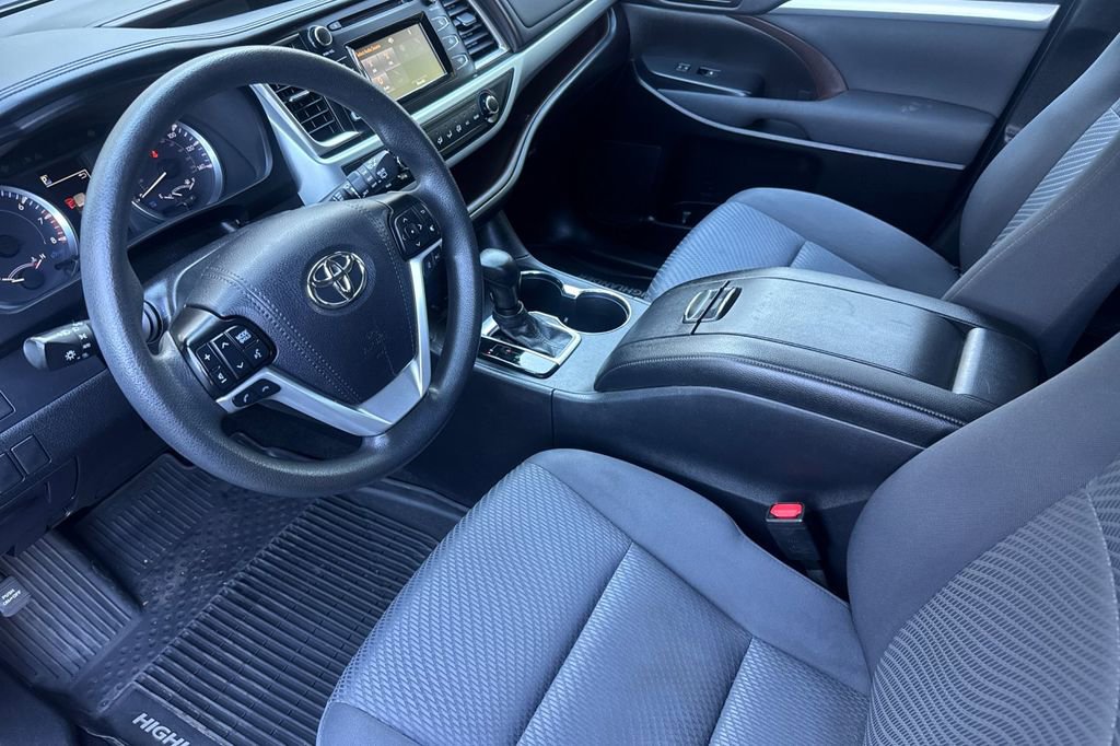 Used 2019 Toyota Highlander LE image 9