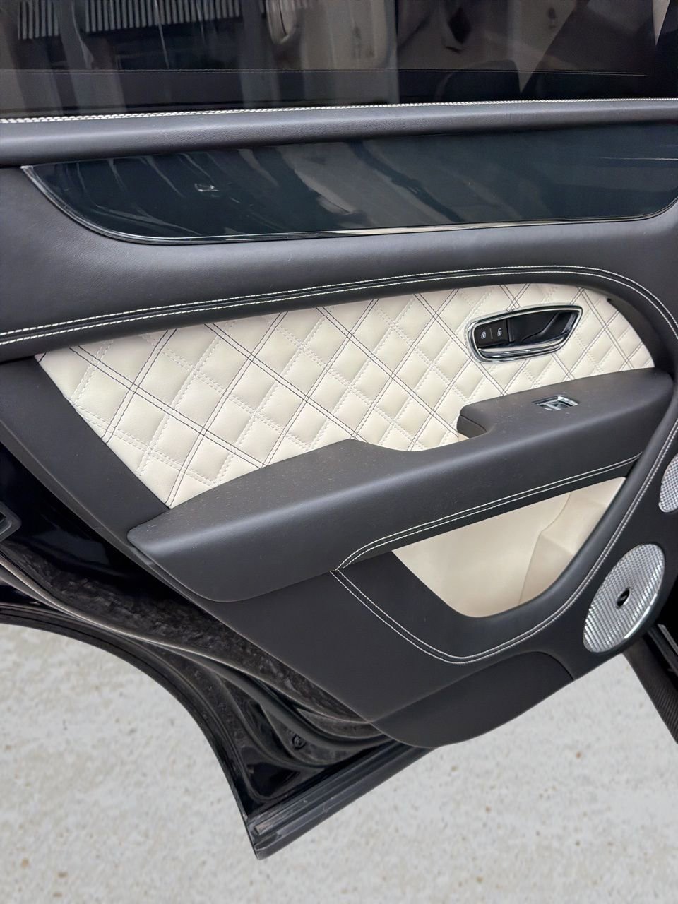 Used 2021 Bentley Bentayga image 29