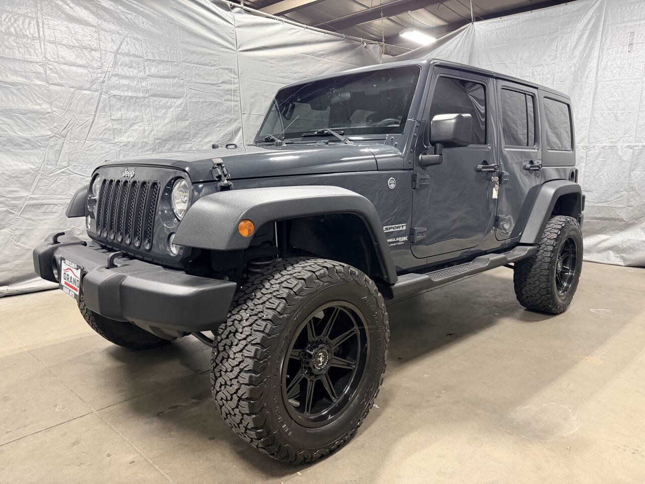 Used 2018 Jeep Wrangler Unlimited Sport w/ Connectivity Group image 3