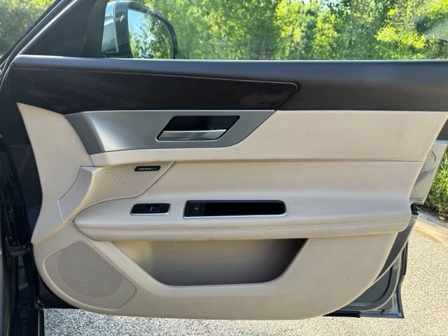 Used 2018 Jaguar XF Prestige AWD/4WD image 18