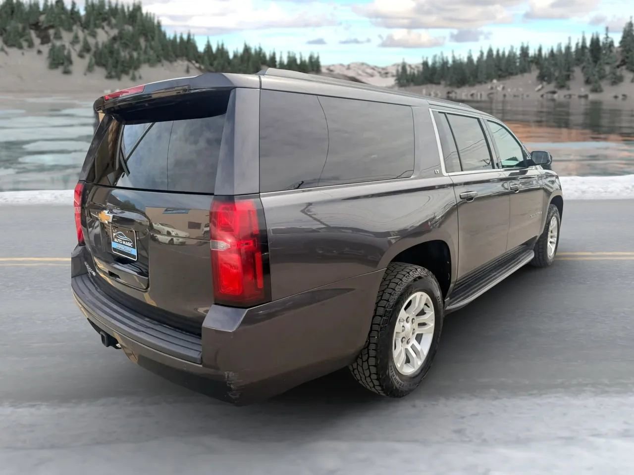 Used 2017 Chevrolet Suburban LT AWD/4WD image 3