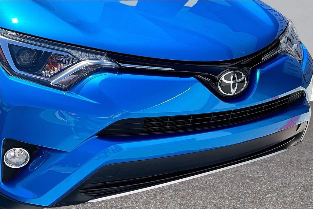 Certified 2018 Toyota RAV4 XLE FWD image 33