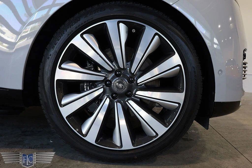 Used 2023 Land Rover Range Rover SV image 42