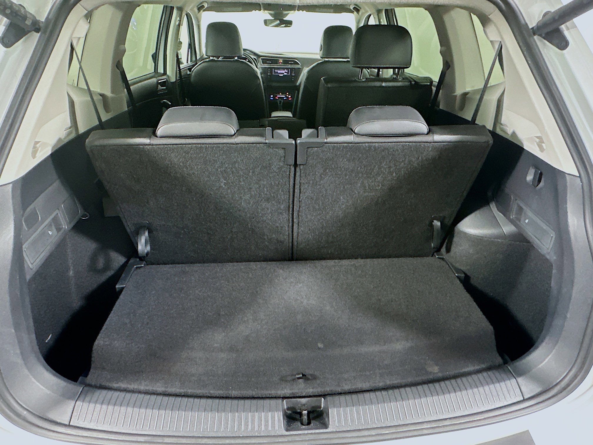 Used 2024 Volkswagen Tiguan SE image 29