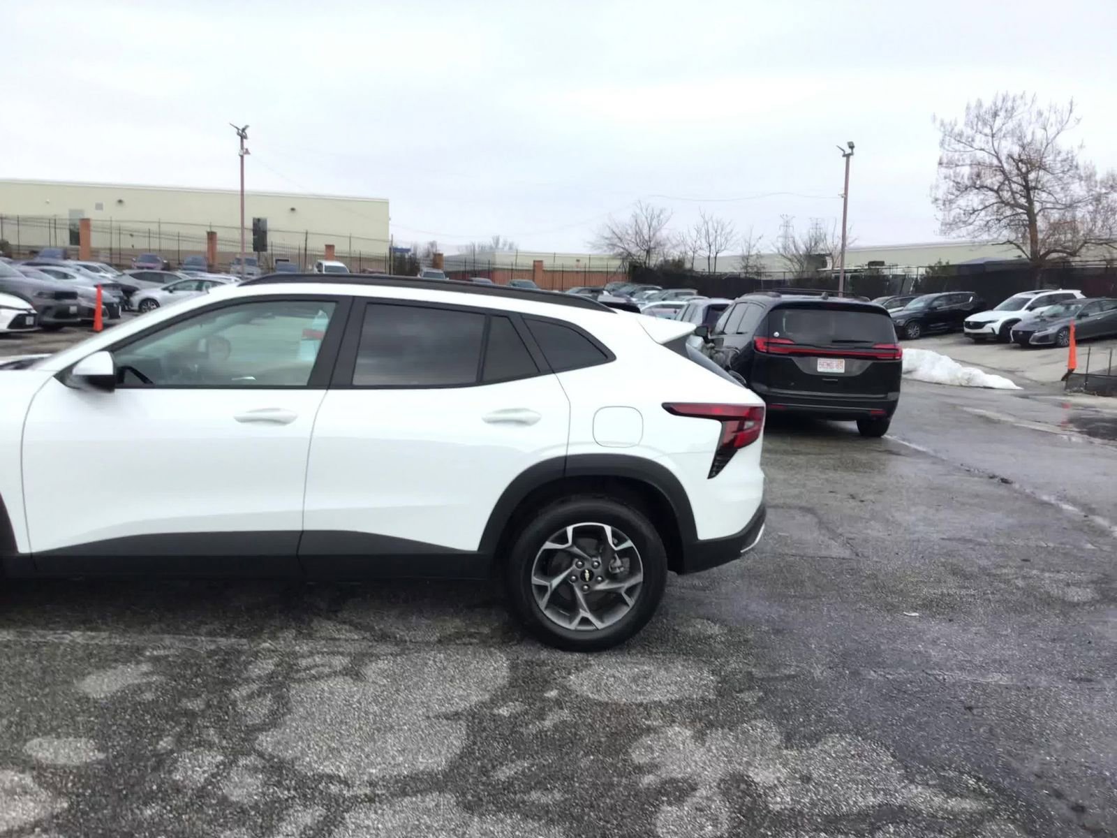 Used 2025 Chevrolet Trax LT w/ LT Convenience Package image 16