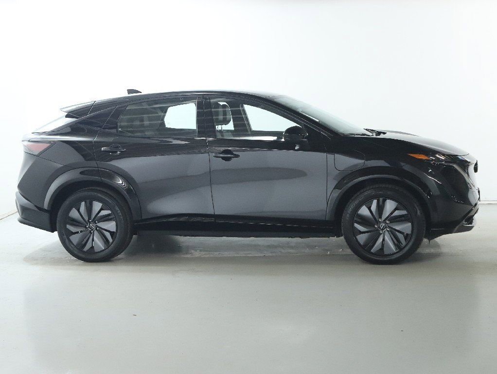 Used 2023 Nissan Ariya AWD image 11