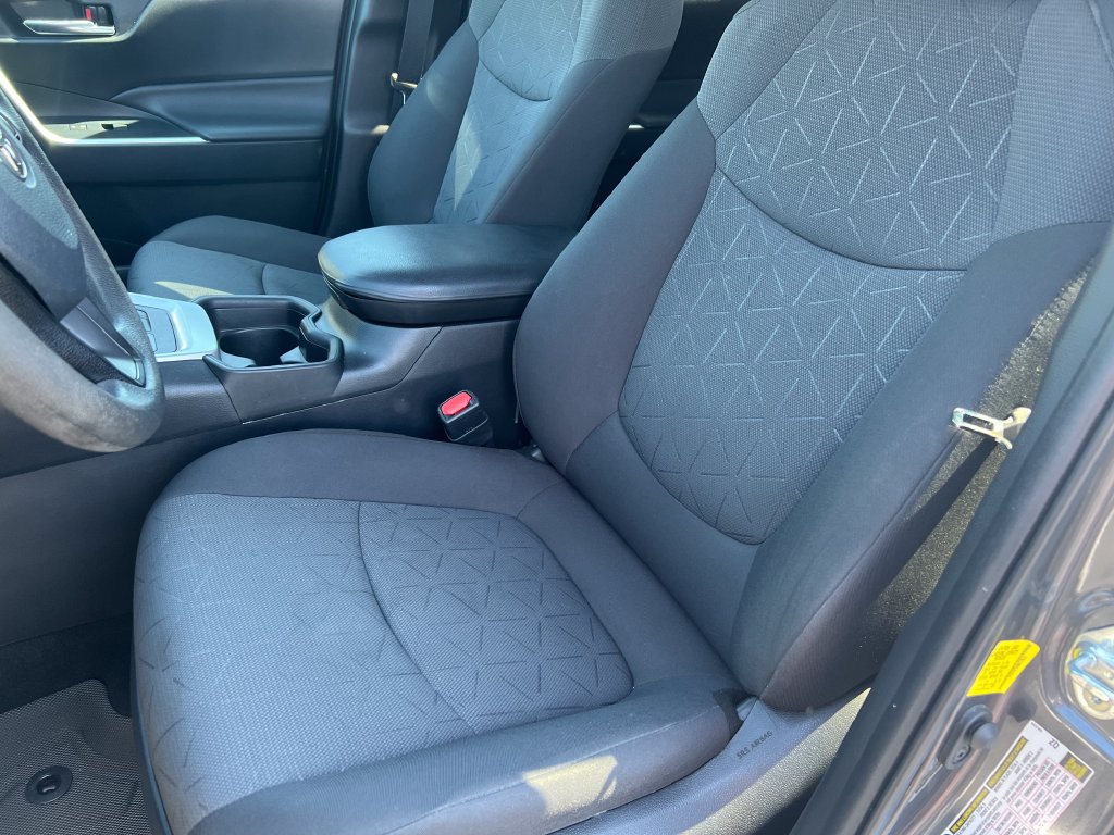 Used 2021 Toyota RAV4 XLE AWD/4WD image 11