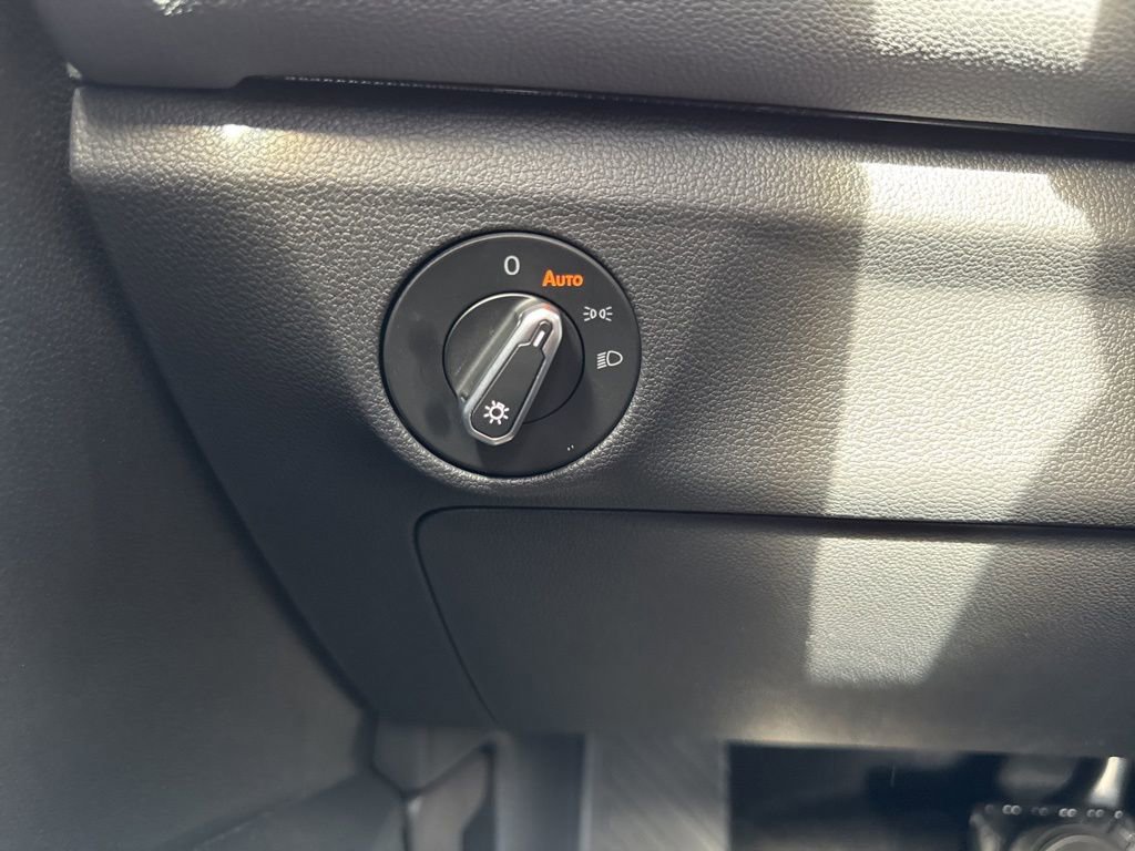 New 2025 Volkswagen Jetta SEL image 34