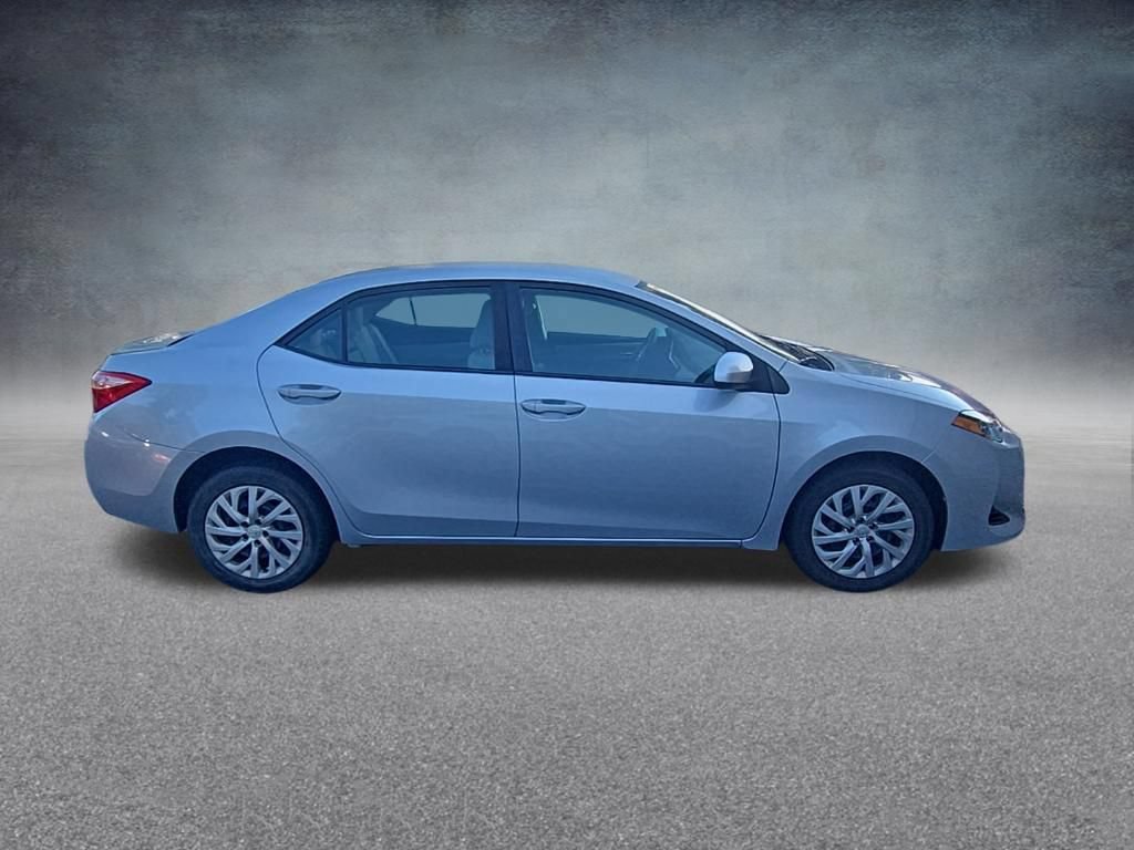 Used 2017 Toyota Corolla LE w/ Carpet Mat Package (TMS) FWD image 9