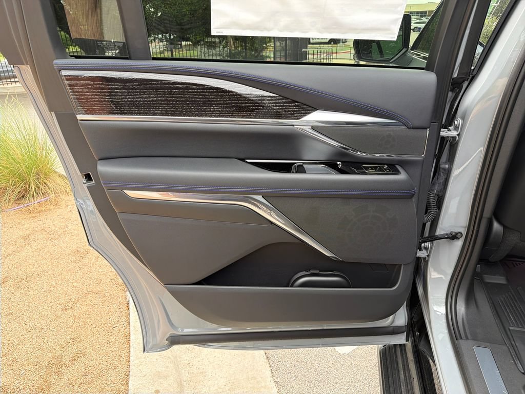 New 2026 Cadillac Escalade IQL Sport 1 w/ LPO, Floor Liner Package AWD/4WD image 36