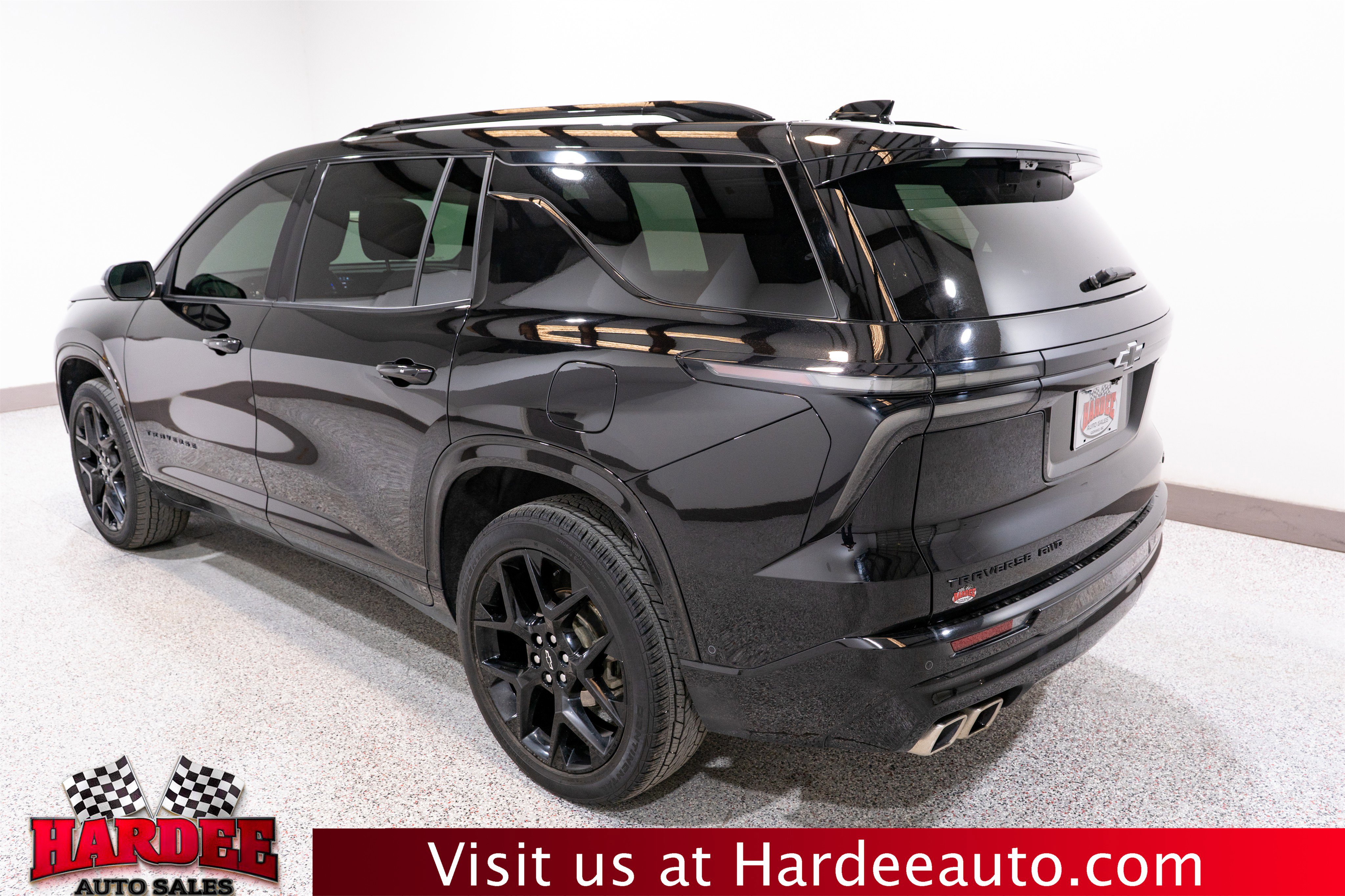 Used 2024 Chevrolet Traverse RS image 3