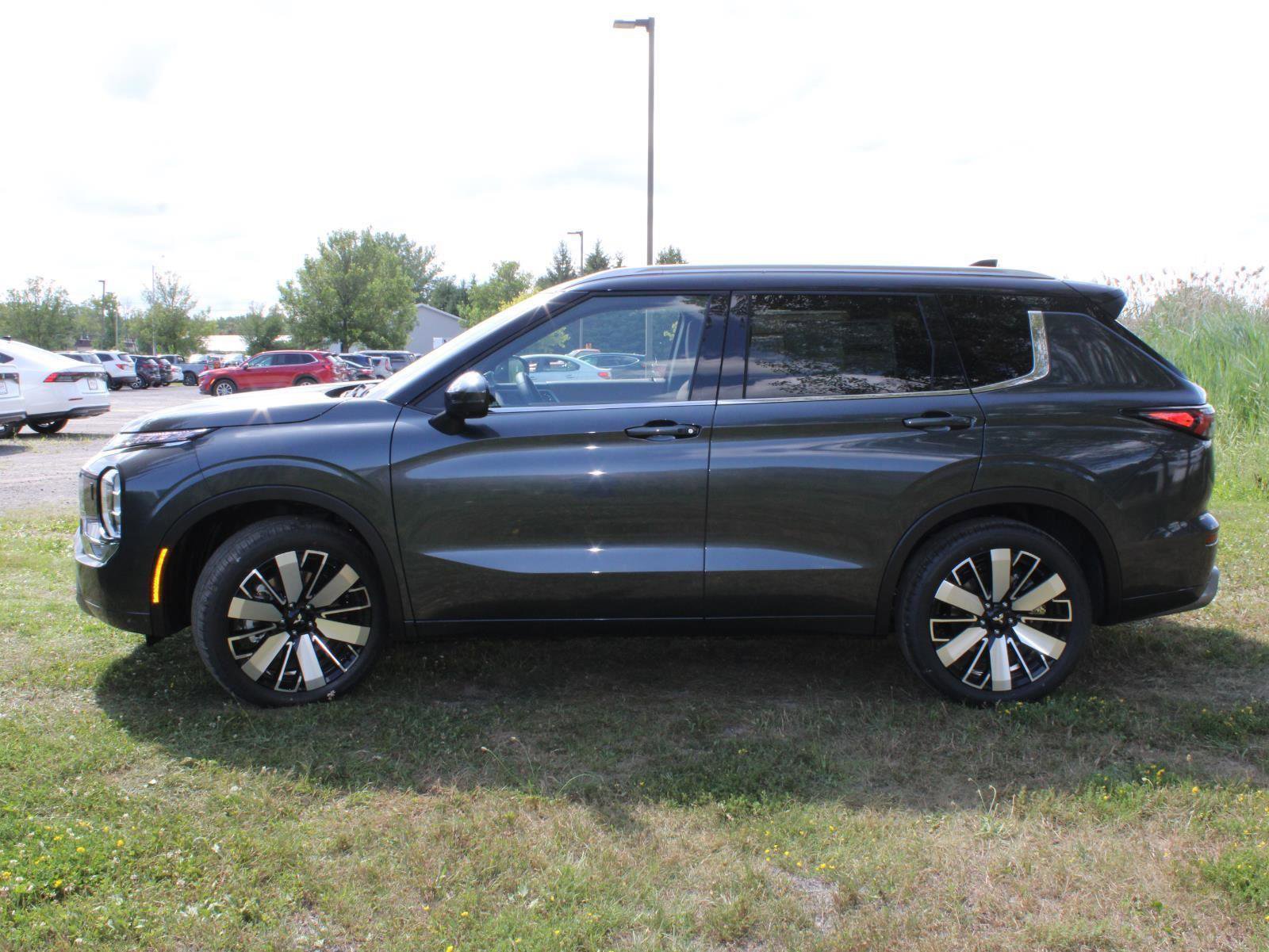 New 2025 Mitsubishi Outlander SEL image 6