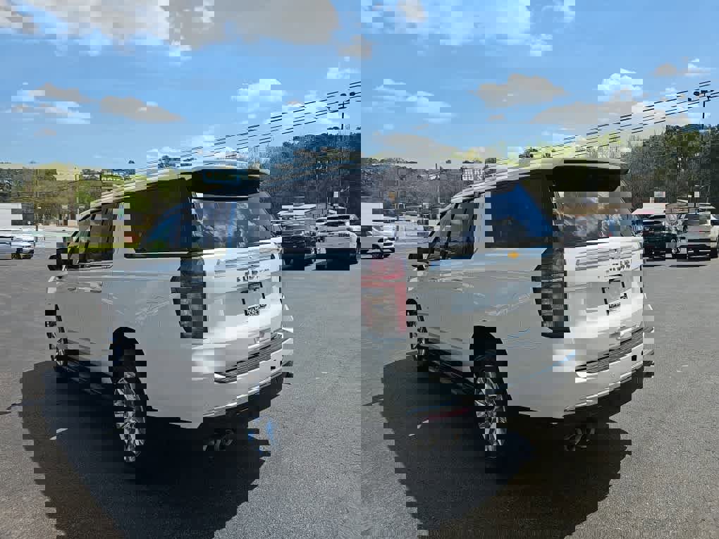 Used 2023 Chevrolet Suburban Premier image 5