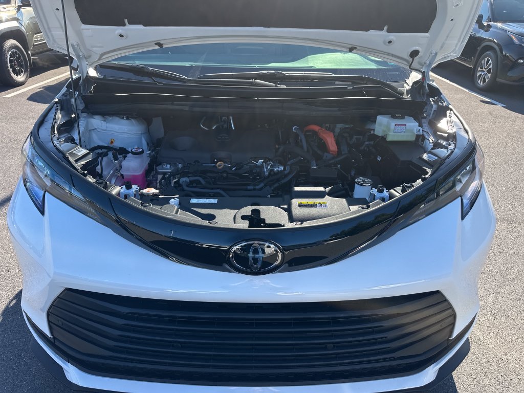 New 2026 Toyota Sienna XLE Woodland Edition AWD/4WD image 11