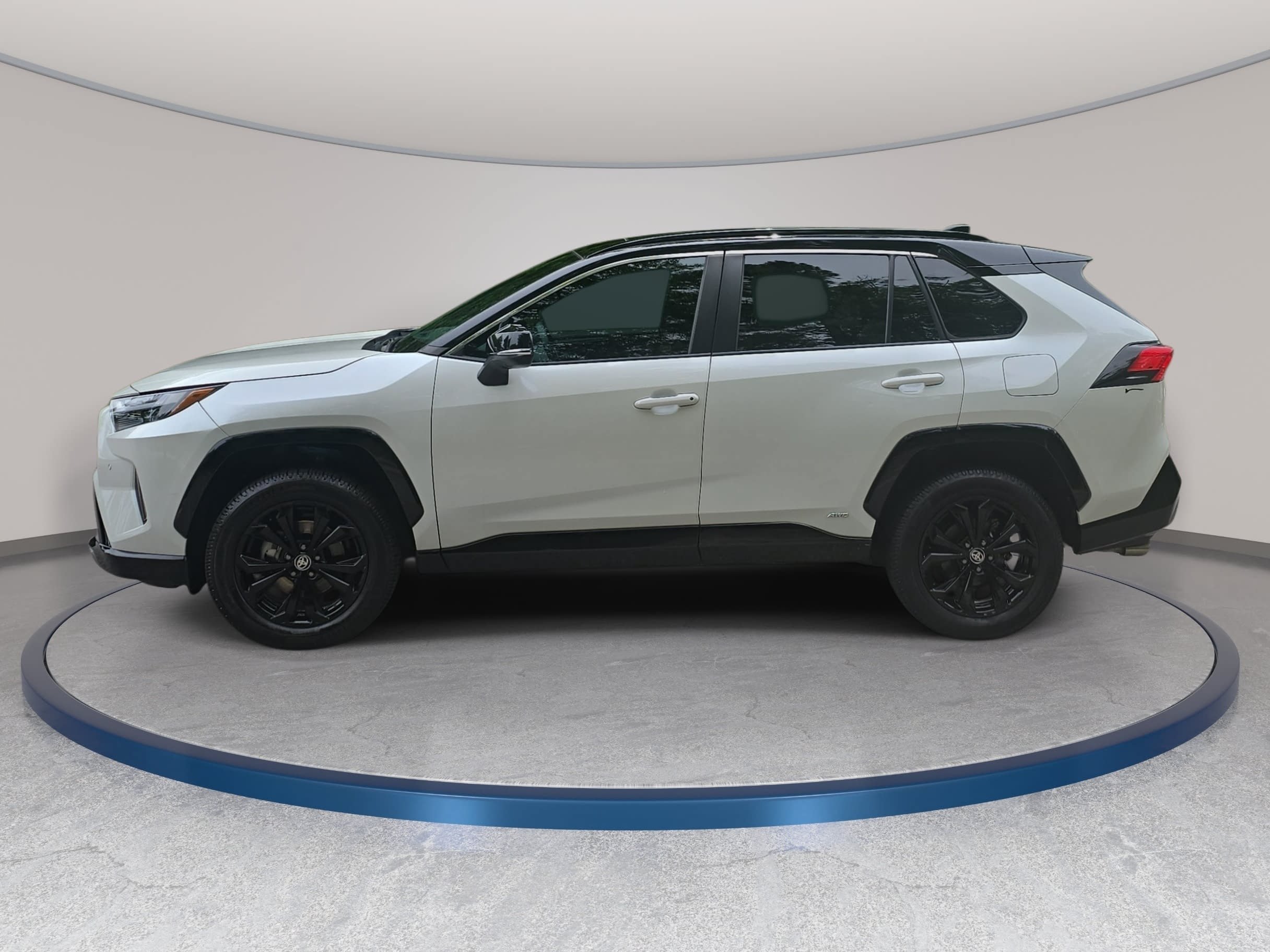 Used 2022 Toyota RAV4 XSE AWD/4WD image 8