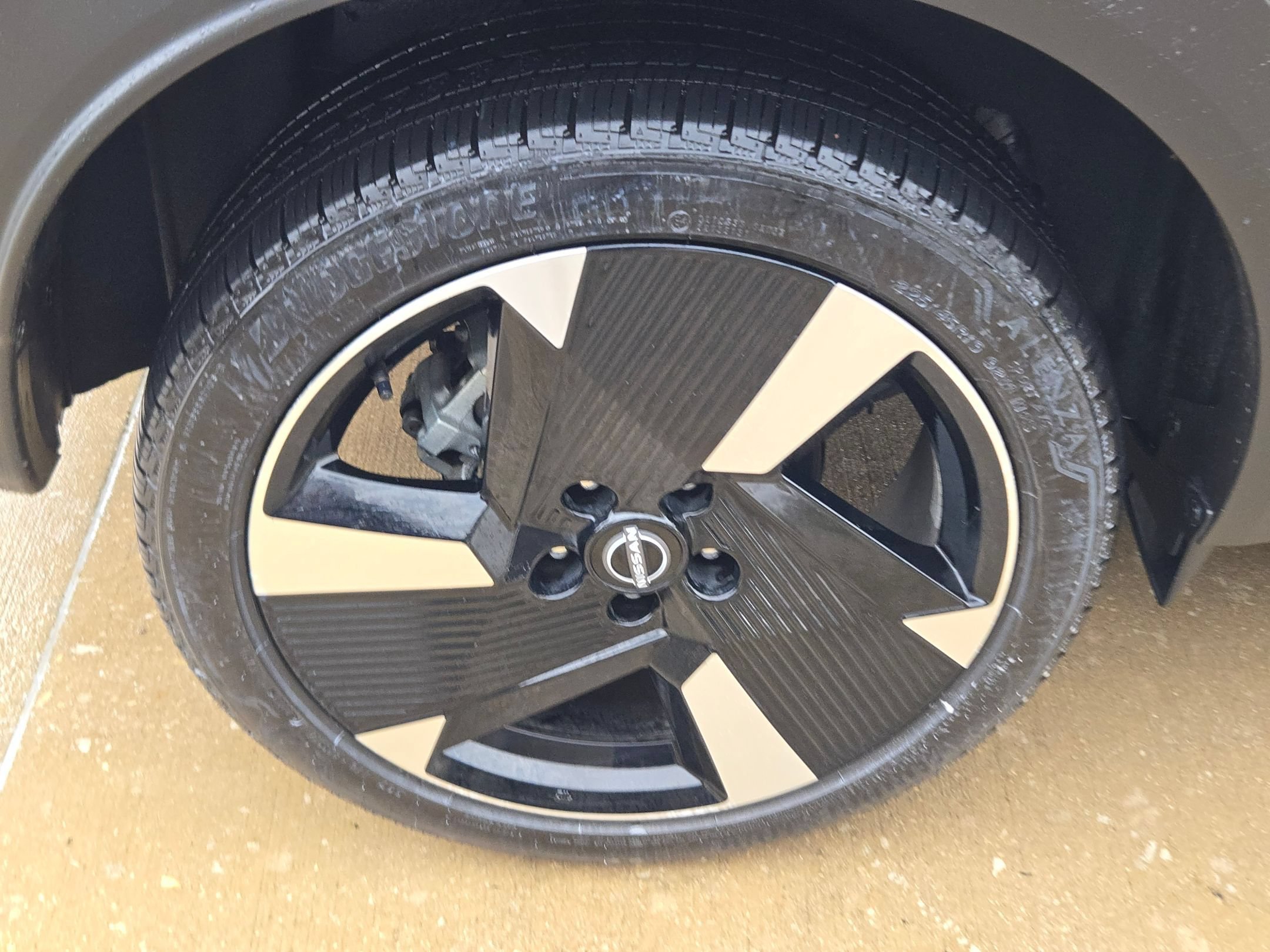 Certified 2025 Nissan Kicks SR FWD image 30