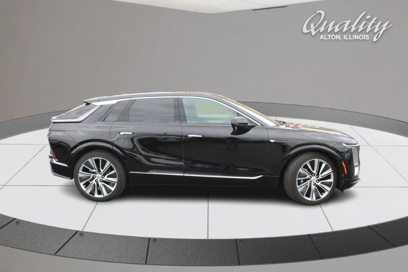 Used 2025 Cadillac Lyriq Luxury w/ LPO, Floor Liner Package AWD/4WD image 2