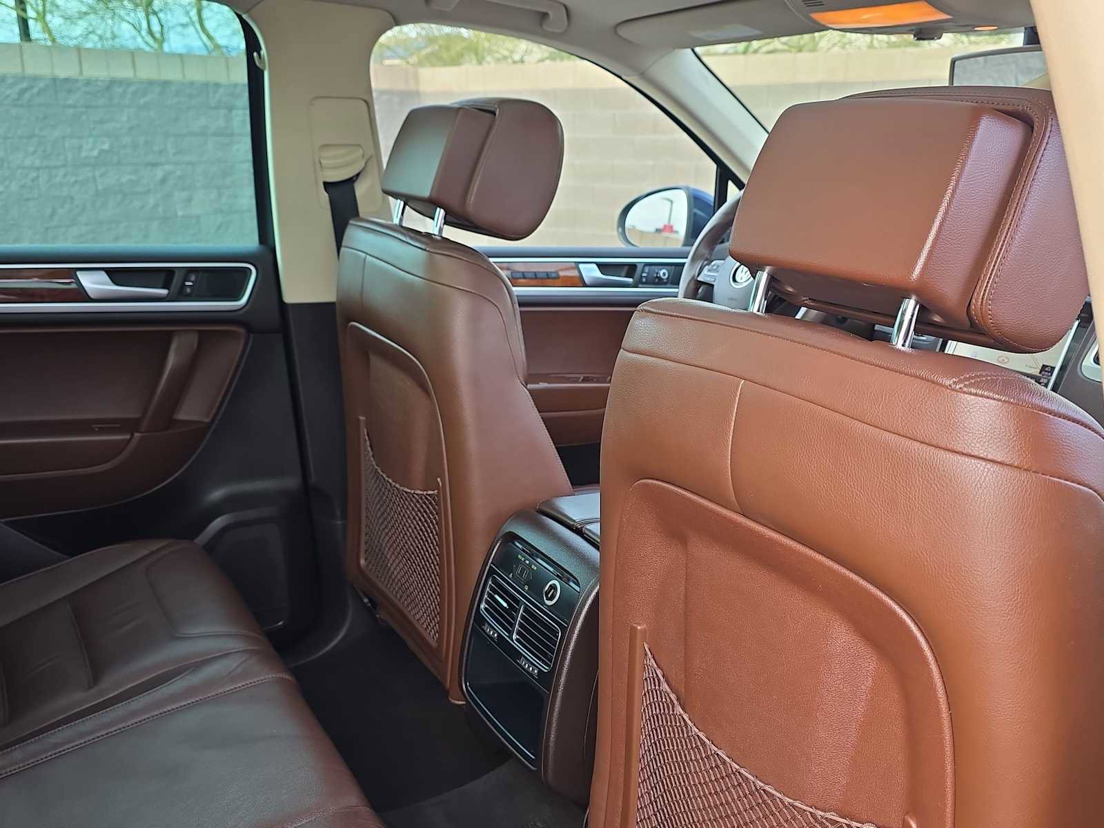 Used 2014 Volkswagen Touareg Lux image 16