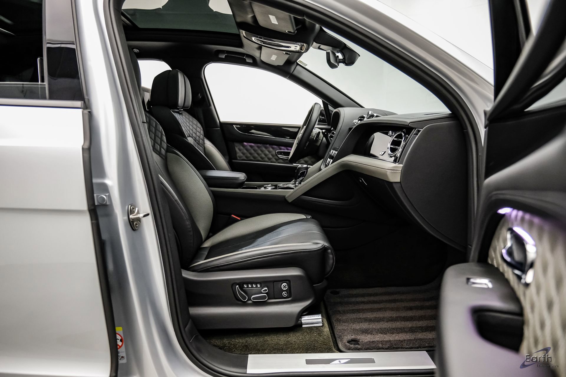 Used 2022 Bentley Bentayga AWD/4WD image 51