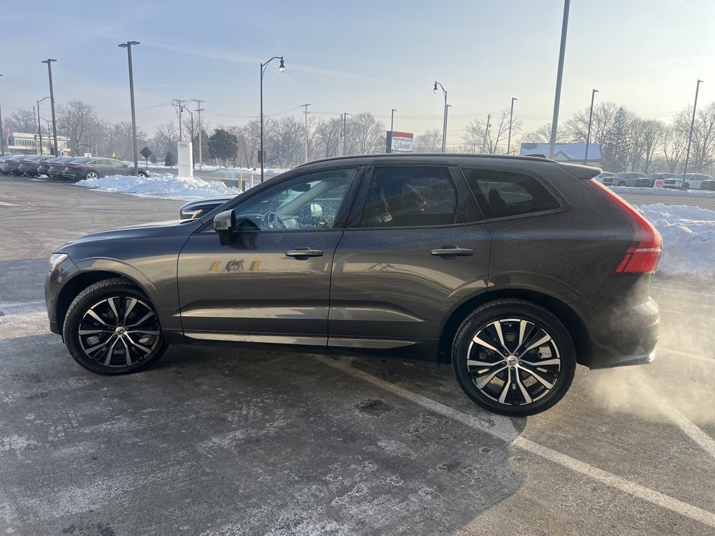 Certified 2025 Volvo XC60 B5 Plus image 4