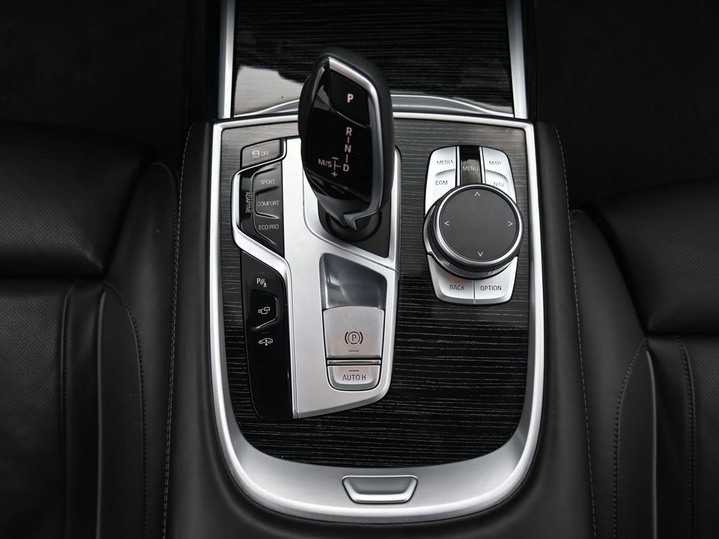 Used 2022 BMW 740i xDrive w/ M Sport Package image 15