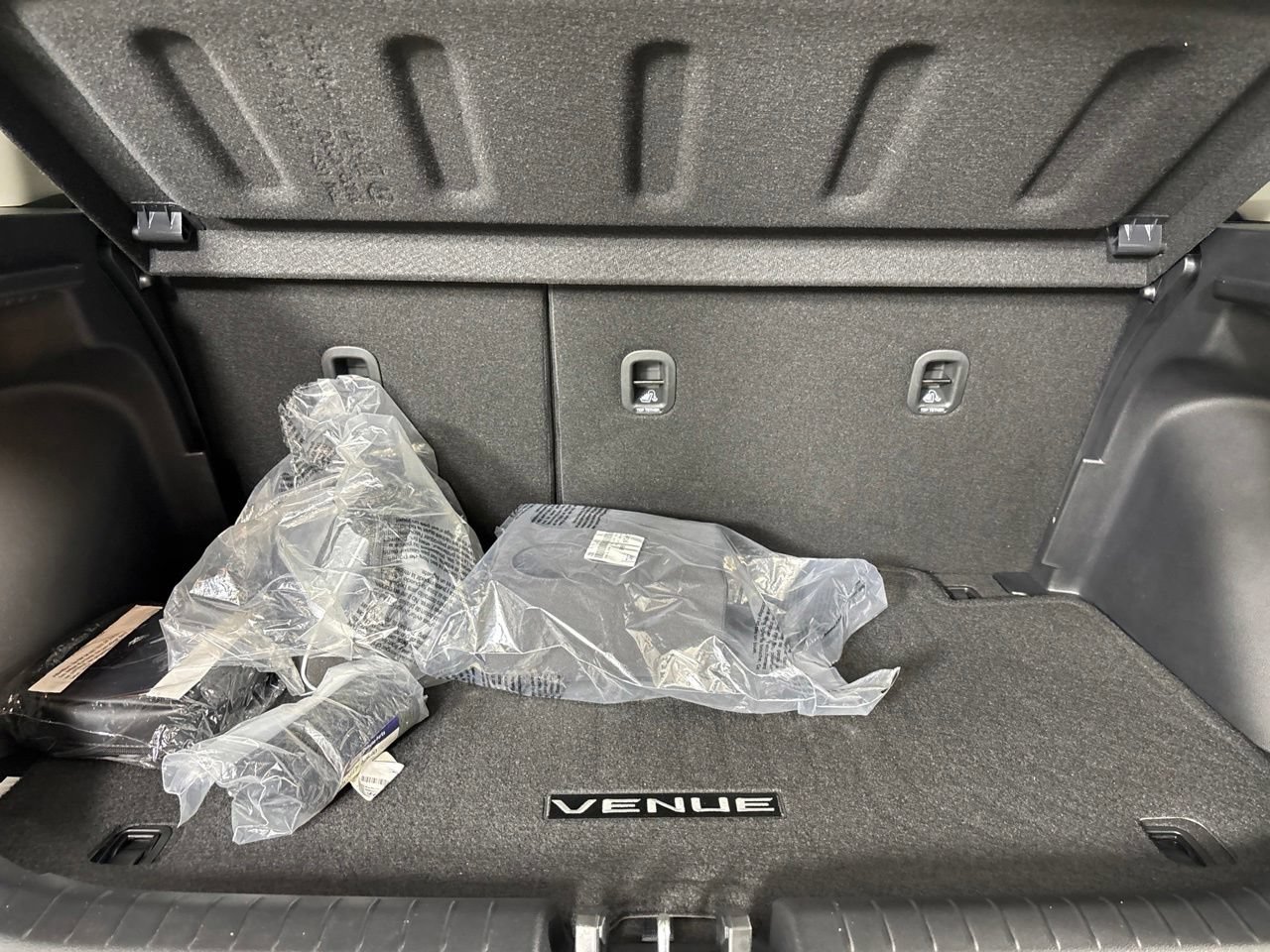 Used 2025 Hyundai Venue SEL FWD image 25