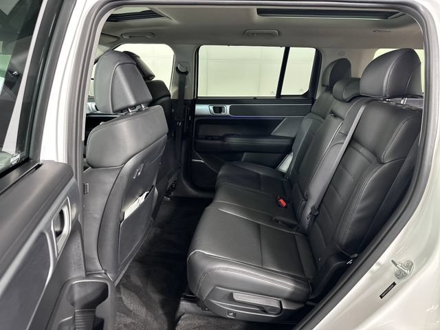 Used 2025 Hyundai Santa Fe Limited AWD/4WD image 25