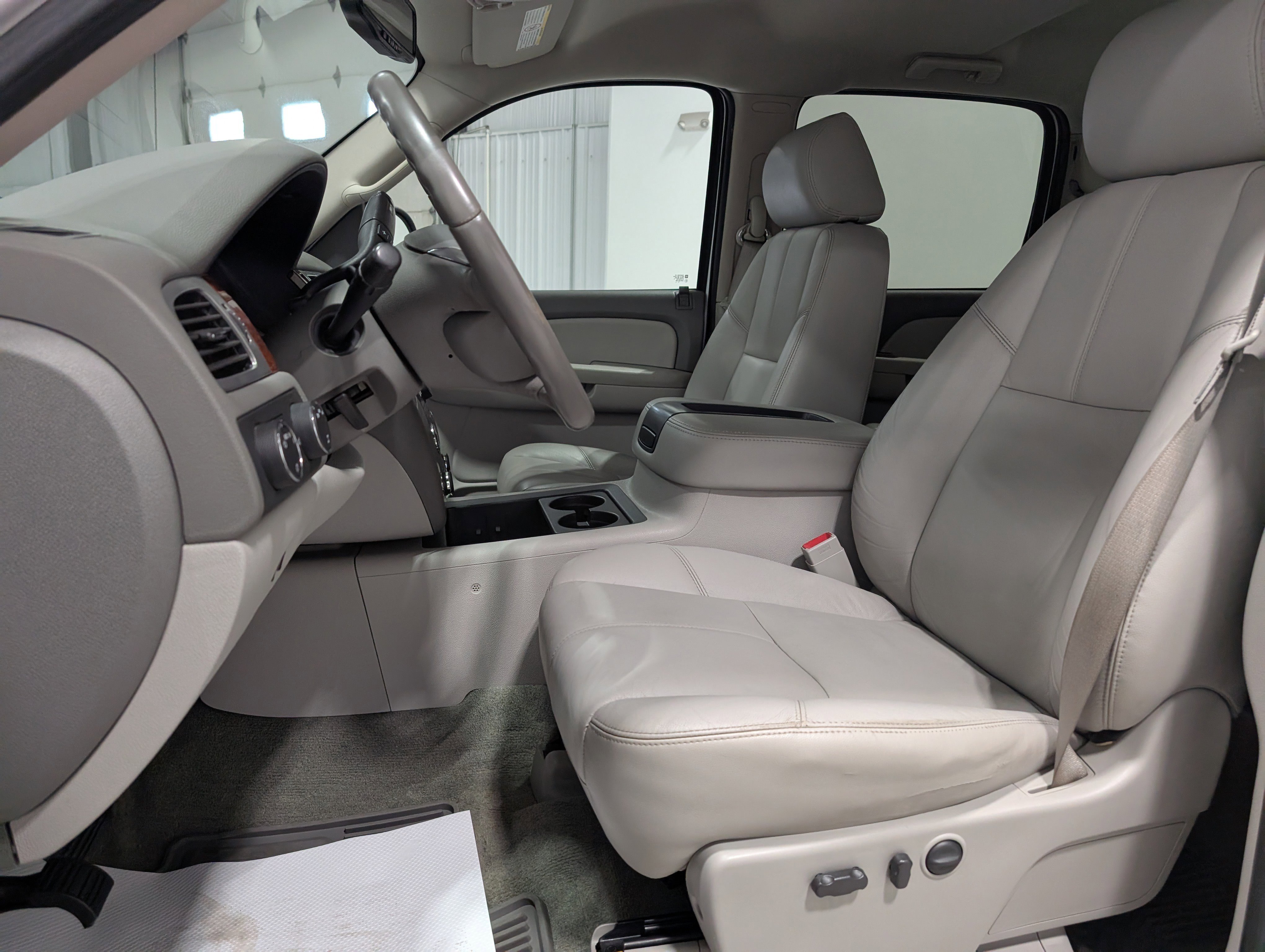 Used 2009 GMC Sierra 2500 SLT w/ SLT Convenience Package image 17